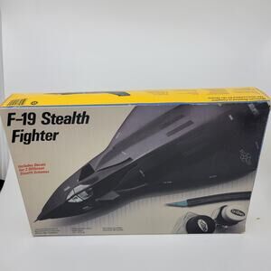 1986 Testors Italeri F-19 Stealth Fighter Jet 1/48 Model Kit